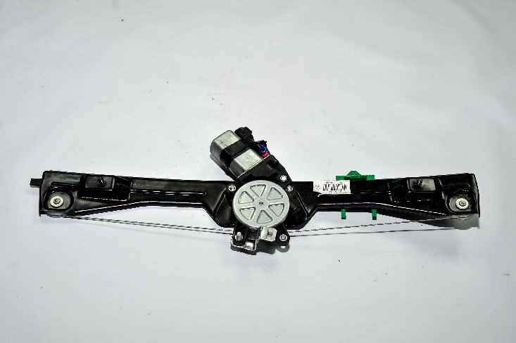 BRAVO ÇIKMA YEDEK PARÇA FİAT ÇIKMA YEDEK PARÇA   (41)FİORİNO CAM KIRKOSU